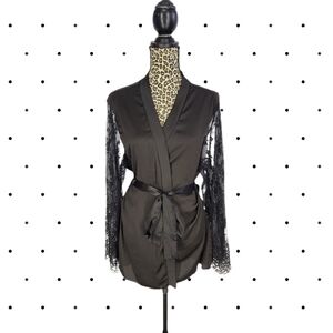 Black robe with lace kimono Sleeves